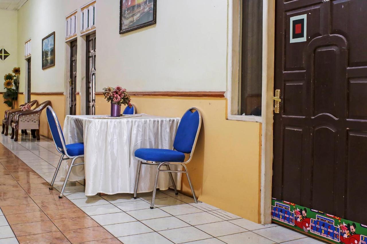 OYO 90316 Hotel Candri Pelaihari Bagian luar foto